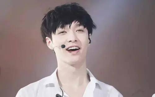 毒舌爆料张艺兴视频大全,揭秘明星背后的真实一面 第1张 毒舌爆料张艺兴视频大全,揭秘明星背后的真实一面 第1张